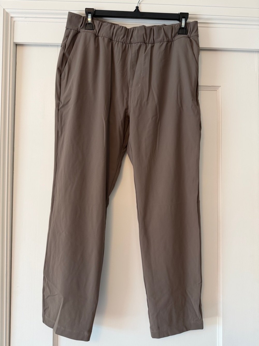 Vuori Women’s Miles Ankle Pant Casual Elastic-Waist in Taupe